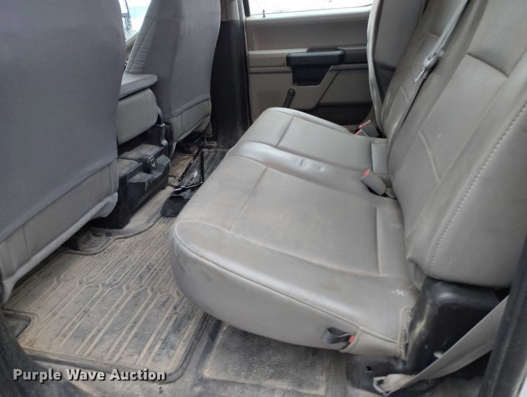 image for item DP5074 2019 Ford F350 Super Duty XL Crew Cab pickup truck