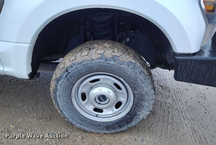 image for item DP5074 2019 Ford F350 Super Duty XL Crew Cab pickup truck