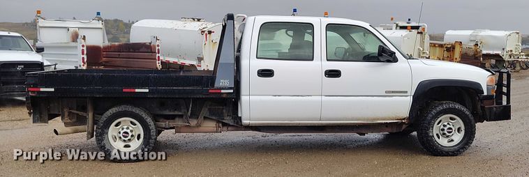 image for item DP5075 2006 GMC Sierra 3500 Crew Cab flatbed truck