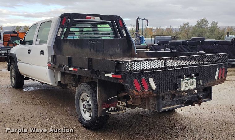 image for item DP5075 2006 GMC Sierra 3500 Crew Cab flatbed truck