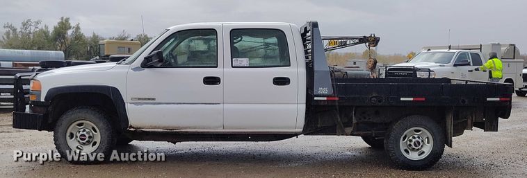 image for item DP5075 2006 GMC Sierra 3500 Crew Cab flatbed truck