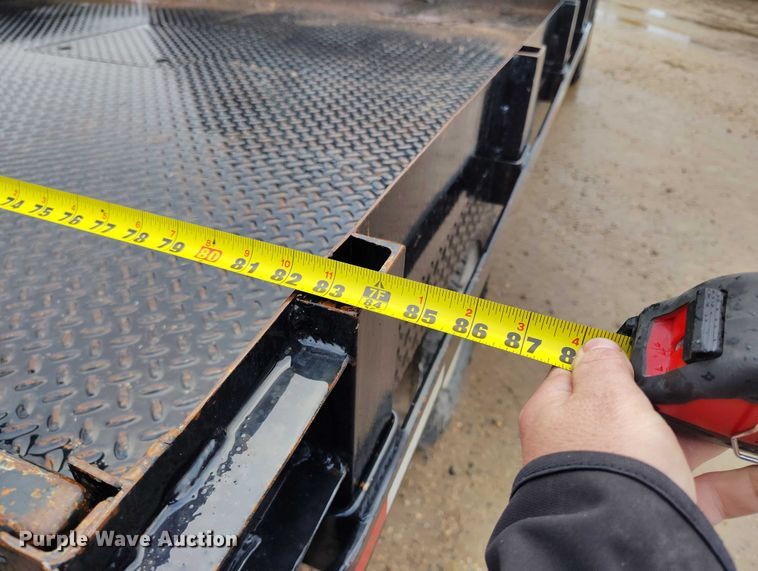 image for item DP5075 2006 GMC Sierra 3500 Crew Cab flatbed truck