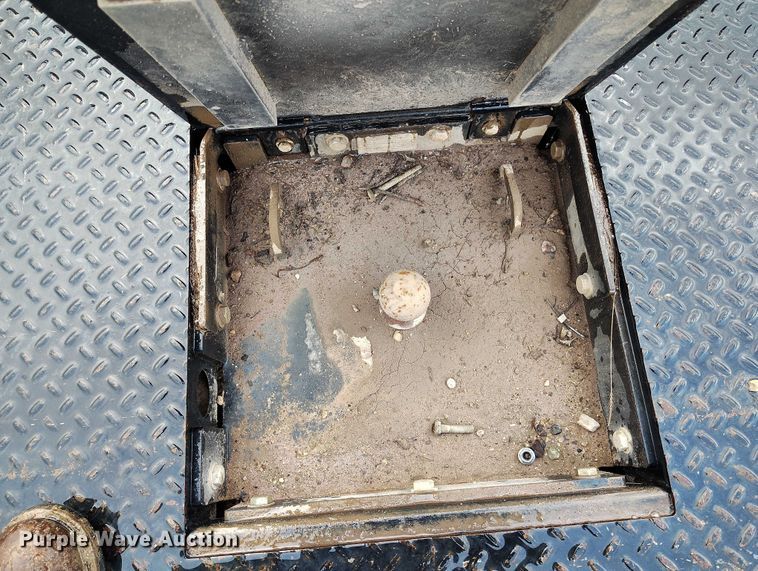 image for item DP5075 2006 GMC Sierra 3500 Crew Cab flatbed truck