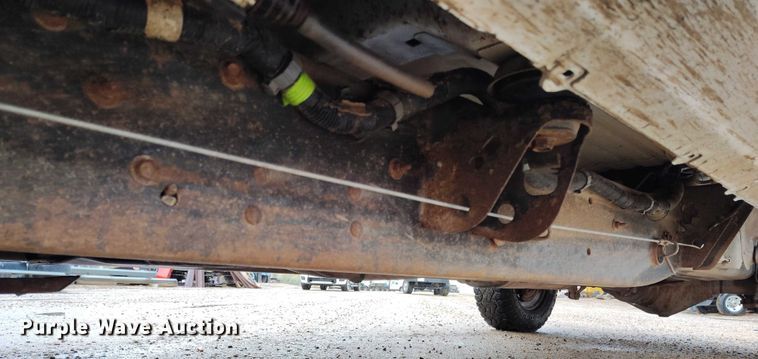 image for item DP5075 2006 GMC Sierra 3500 Crew Cab flatbed truck