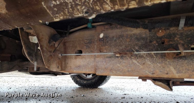 image for item DP5075 2006 GMC Sierra 3500 Crew Cab flatbed truck