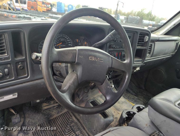 image for item DP5075 2006 GMC Sierra 3500 Crew Cab flatbed truck