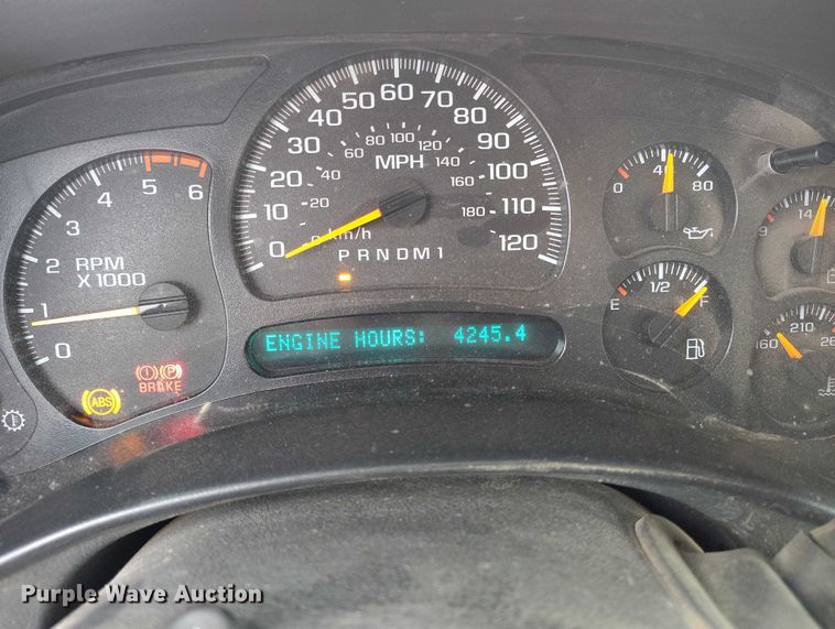 image for item DP5075 2006 GMC Sierra 3500 Crew Cab flatbed truck