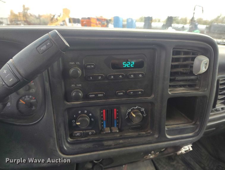 image for item DP5075 2006 GMC Sierra 3500 Crew Cab flatbed truck