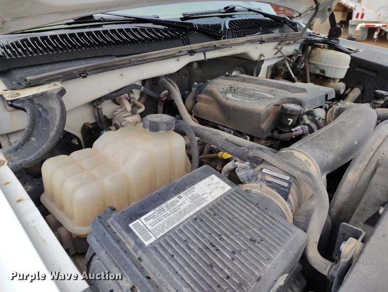 image for item DP5075 2006 GMC Sierra 3500 Crew Cab flatbed truck