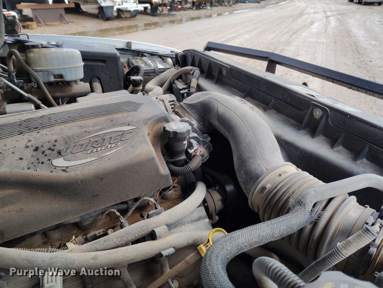 image for item DP5075 2006 GMC Sierra 3500 Crew Cab flatbed truck