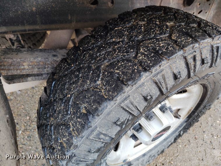 image for item DP5075 2006 GMC Sierra 3500 Crew Cab flatbed truck