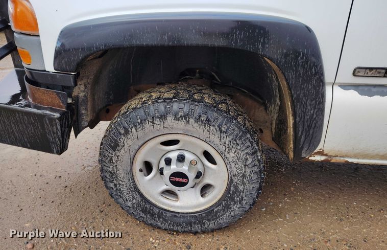 image for item DP5075 2006 GMC Sierra 3500 Crew Cab flatbed truck