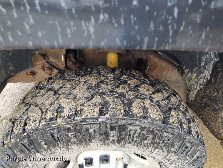 image for item DP5075 2006 GMC Sierra 3500 Crew Cab flatbed truck