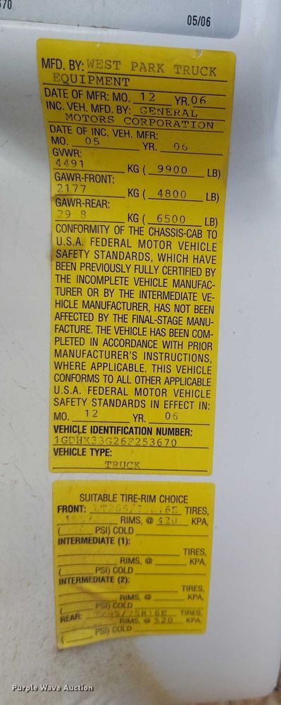 image for item DP5075 2006 GMC Sierra 3500 Crew Cab flatbed truck