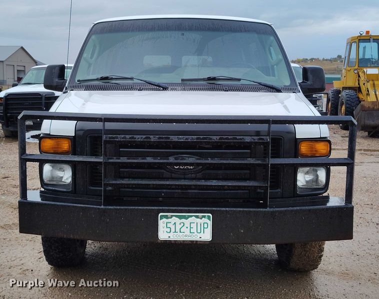 image for item DP5076 2010 Ford E350 Super Duty XL van