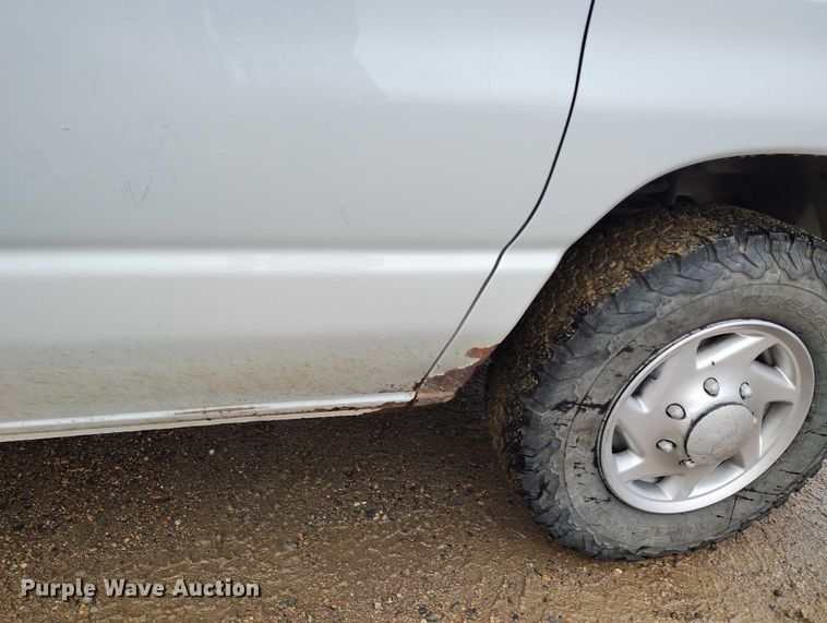 image for item DP5076 2010 Ford E350 Super Duty XL van