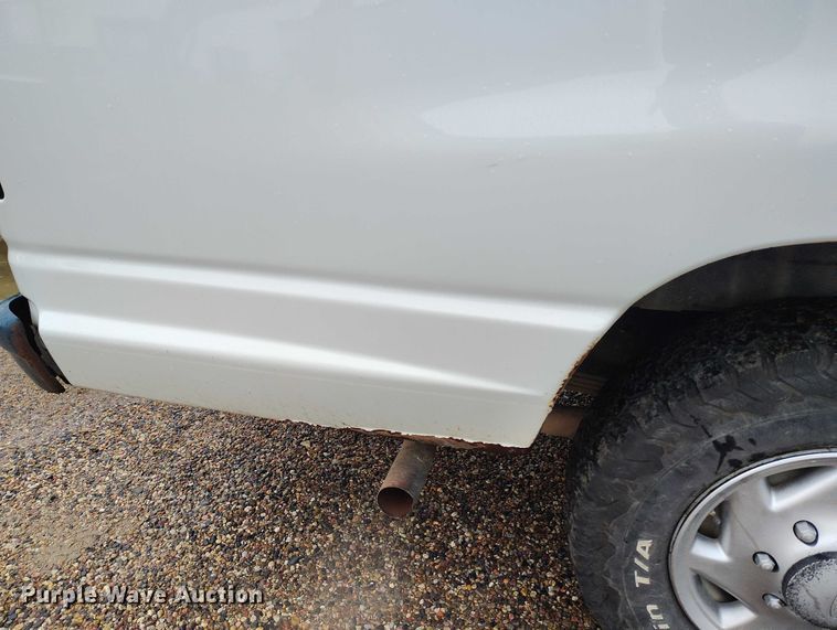 image for item DP5076 2010 Ford E350 Super Duty XL van