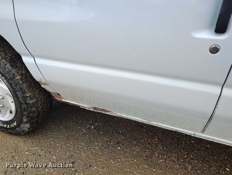 image for item DP5076 2010 Ford E350 Super Duty XL van