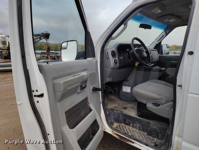 image for item DP5076 2010 Ford E350 Super Duty XL van