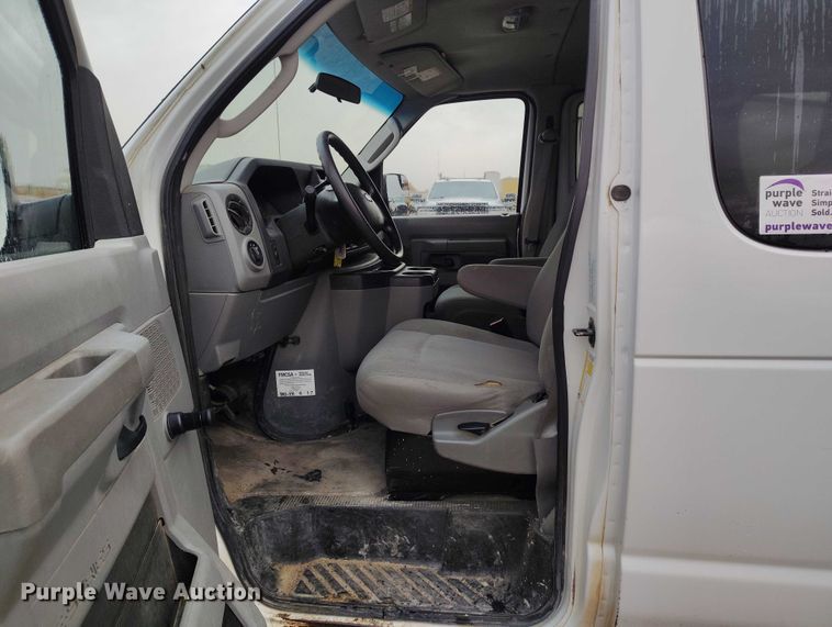 image for item DP5076 2010 Ford E350 Super Duty XL van