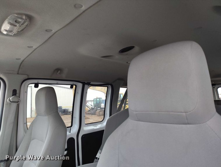 image for item DP5076 2010 Ford E350 Super Duty XL van