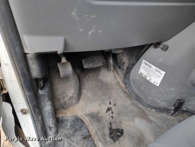 image for item DP5076 2010 Ford E350 Super Duty XL van