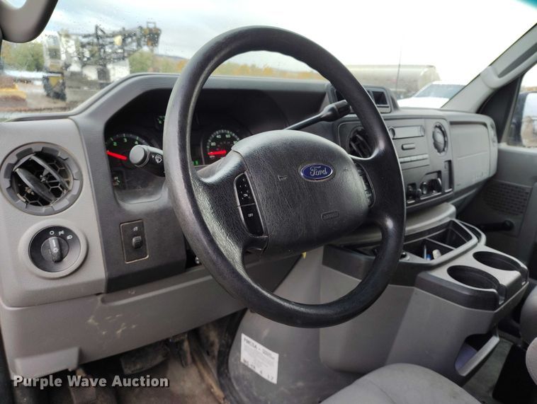 image for item DP5076 2010 Ford E350 Super Duty XL van