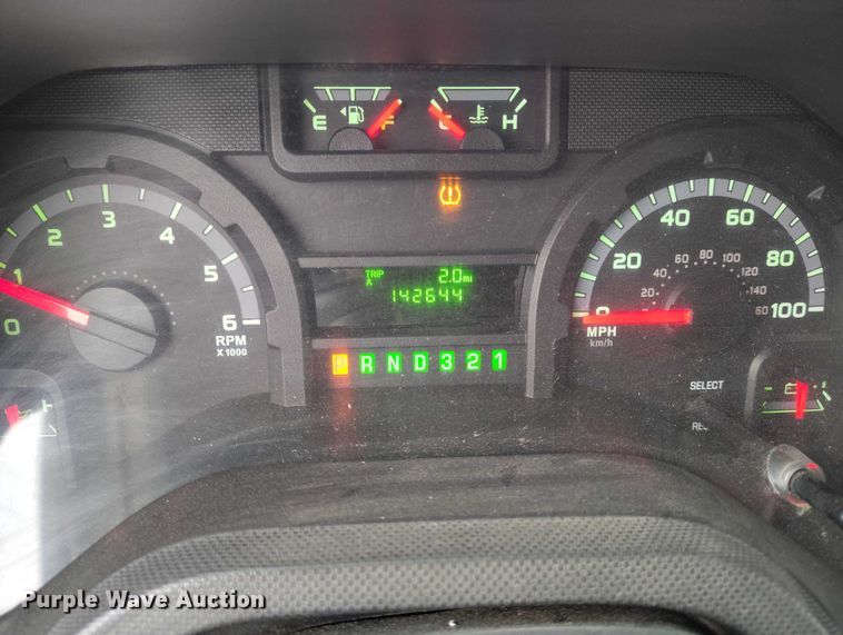 image for item DP5076 2010 Ford E350 Super Duty XL van