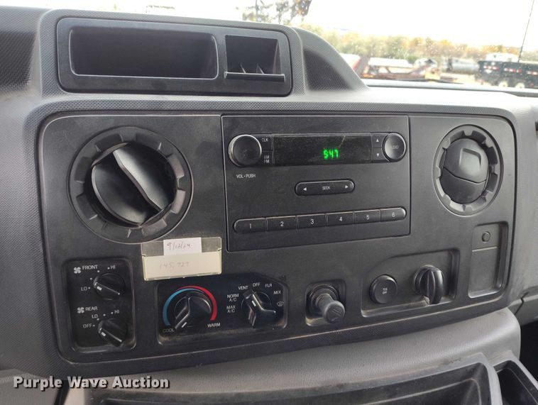 image for item DP5076 2010 Ford E350 Super Duty XL van