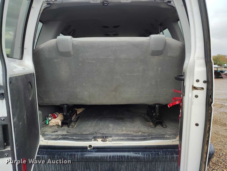 image for item DP5076 2010 Ford E350 Super Duty XL van