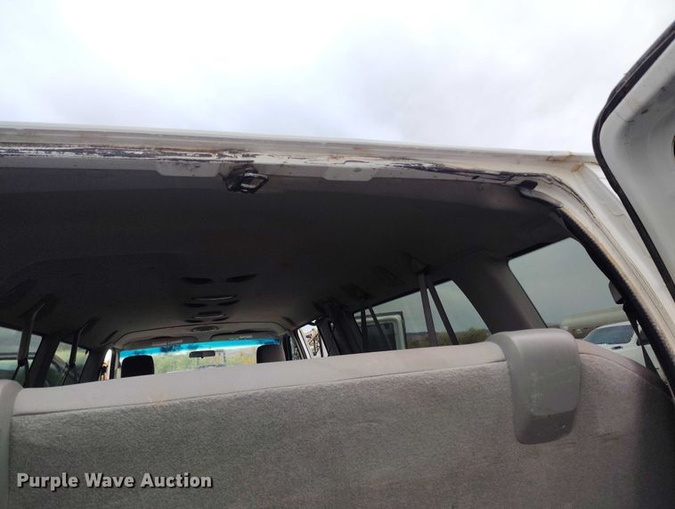 image for item DP5076 2010 Ford E350 Super Duty XL van
