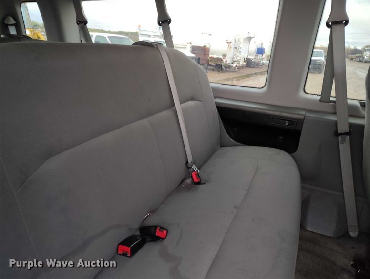 image for item DP5076 2010 Ford E350 Super Duty XL van