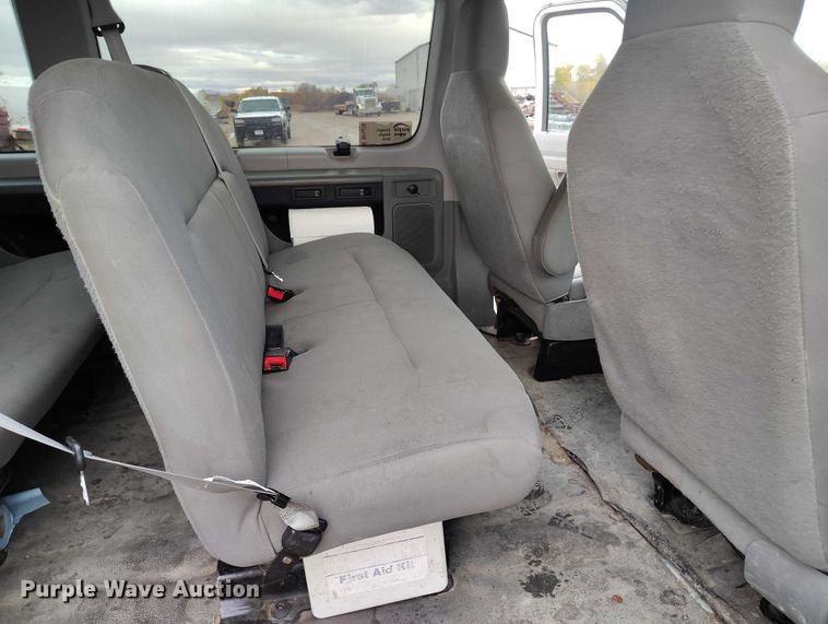 image for item DP5076 2010 Ford E350 Super Duty XL van