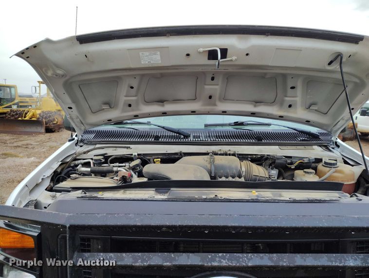 image for item DP5076 2010 Ford E350 Super Duty XL van