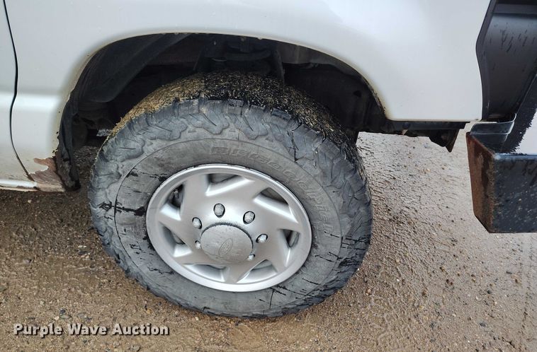 image for item DP5076 2010 Ford E350 Super Duty XL van