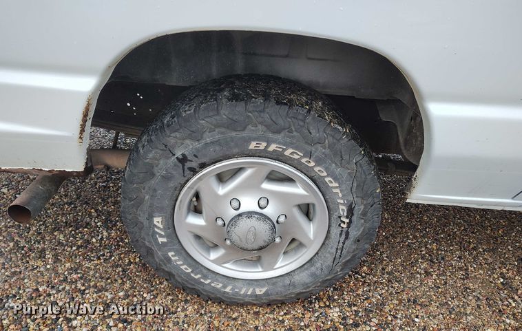 image for item DP5076 2010 Ford E350 Super Duty XL van