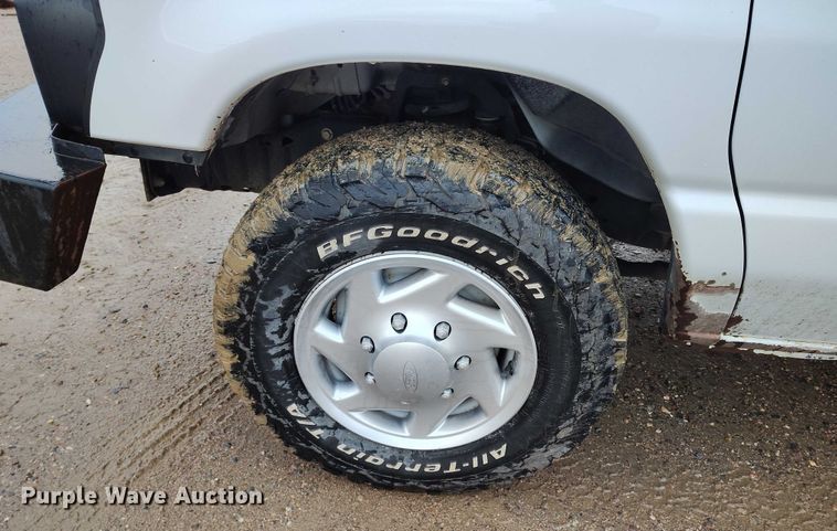 image for item DP5076 2010 Ford E350 Super Duty XL van