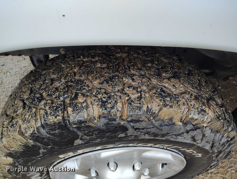 image for item DP5076 2010 Ford E350 Super Duty XL van