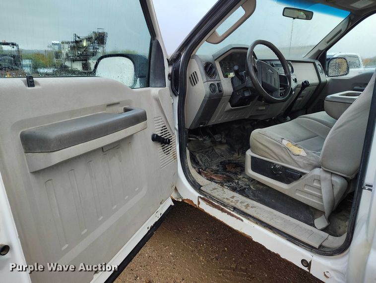image for item DP5077 2008 Ford F250 Super Duty XL pickup truck