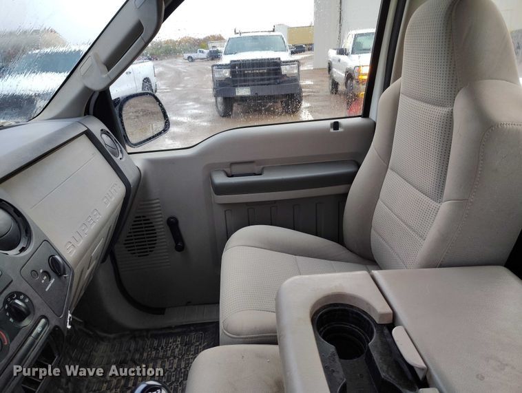 image for item DP5077 2008 Ford F250 Super Duty XL pickup truck