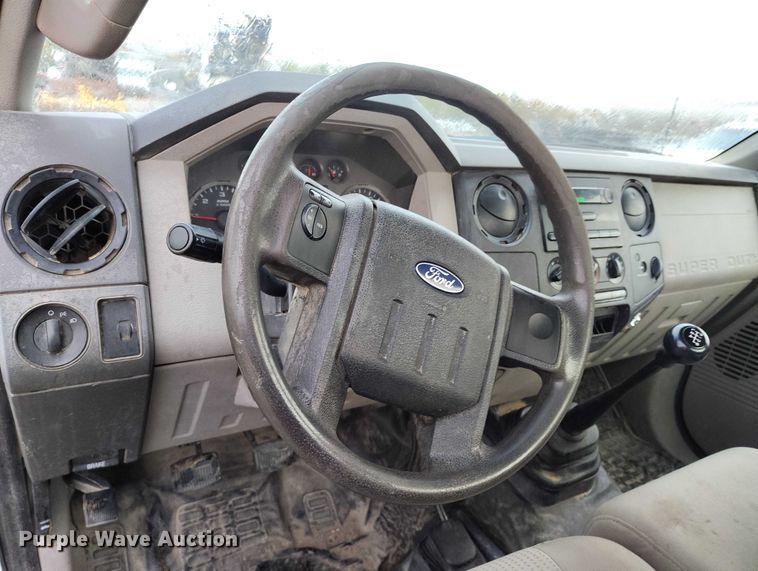 image for item DP5077 2008 Ford F250 Super Duty XL pickup truck