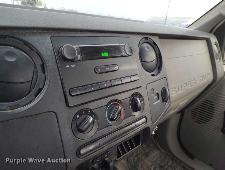 image for item DP5077 2008 Ford F250 Super Duty XL pickup truck