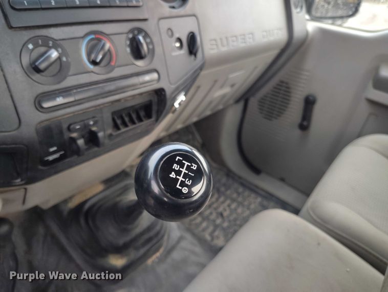 image for item DP5077 2008 Ford F250 Super Duty XL pickup truck