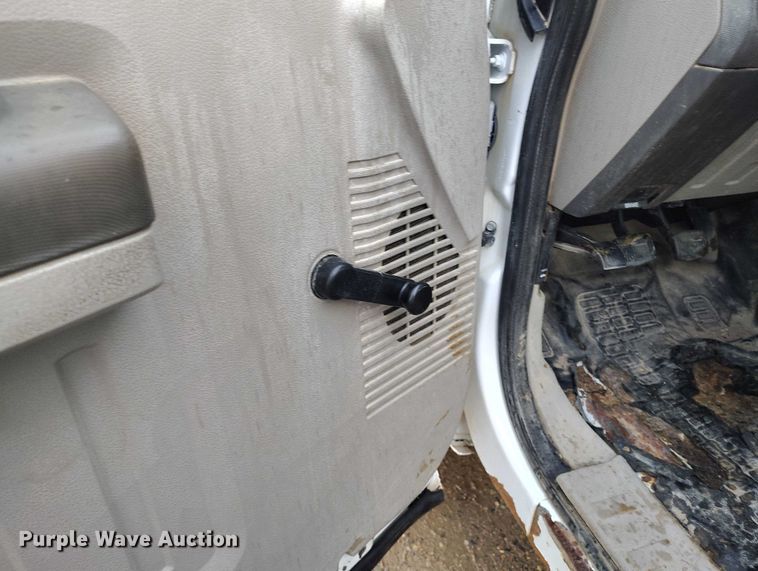 image for item DP5077 2008 Ford F250 Super Duty XL pickup truck