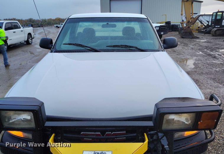 image for item DP5078 1999 GMC Sierra 2500 pickup truck