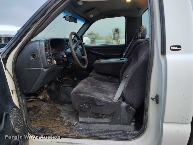 image for item DP5078 1999 GMC Sierra 2500 pickup truck