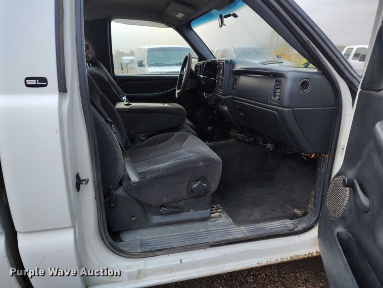 image for item DP5078 1999 GMC Sierra 2500 pickup truck