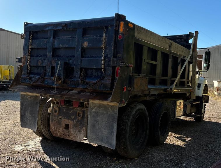image for item DU1474 2014 International 7400 dump truck