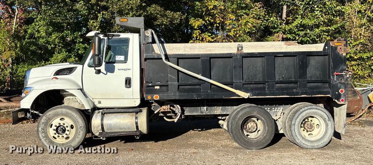 image for item DU1474 2014 International 7400 dump truck