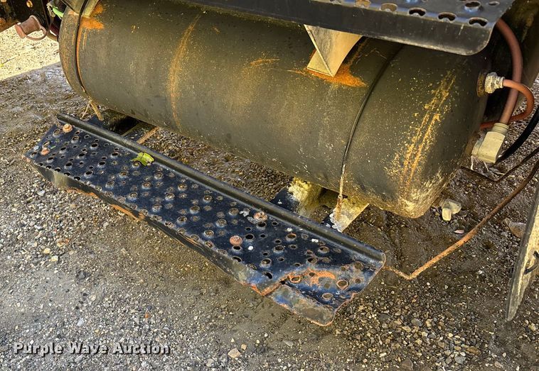 image for item DU1474 2014 International 7400 dump truck